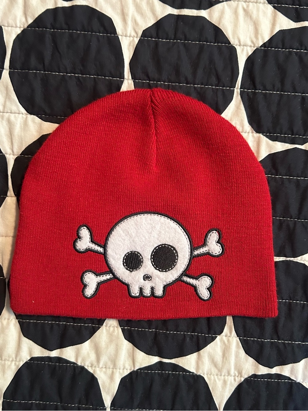 Wonderkids Red Beanie Hat with Skull and Crossbones